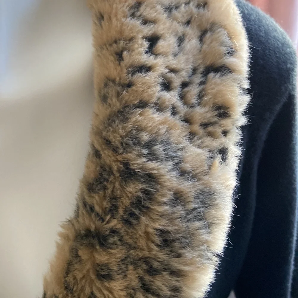 White Stag Black Sweater with Leopard Detachable Collar